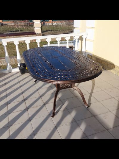 Овальный стол Gera из литого алюминия