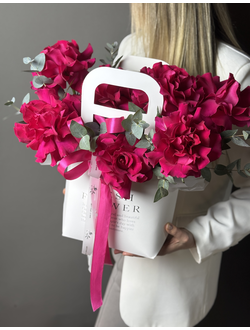 Яркая сумочка с французскими розами