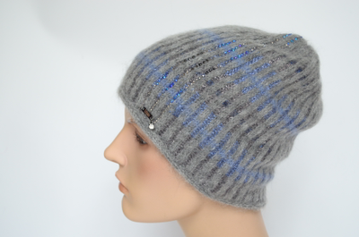 Серая вязаная женская шапка со стразами Vizio Италия 8007 CY