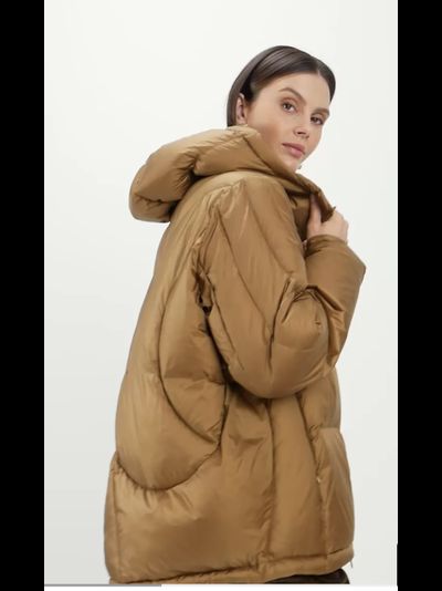 Яркий пуховик с эффектом металлик