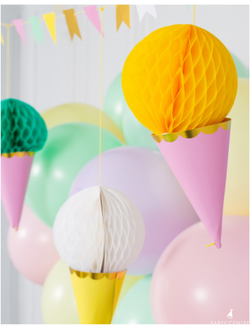 Помпоны в виде мороженого  в рожках