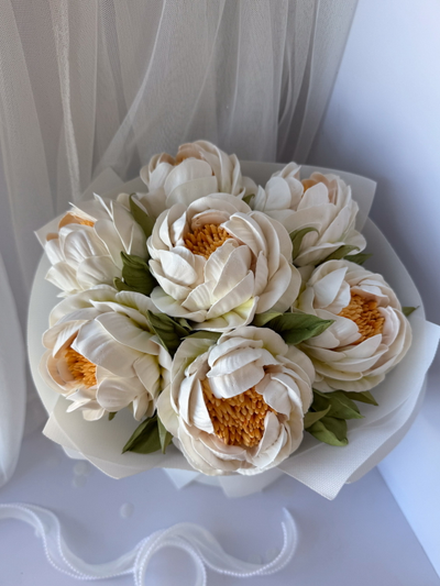 Свадебный букет из зефирных пионов