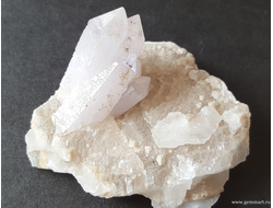 Кристаллы Аметистового Кварца на породе