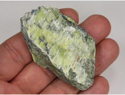 Антигорит, серпентин, необработанный, дикий образец, Россия, КЧР, Урупский район (61*36*13 мм, 28 г) №37614