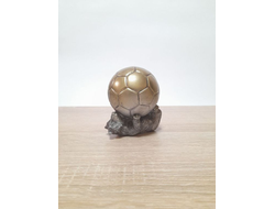 ФИГУРКА " МЕДВЕДЬ С МЯЧОМ"