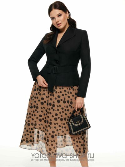 Эффектный комплект с шифоновой юбкой и черным жакетом