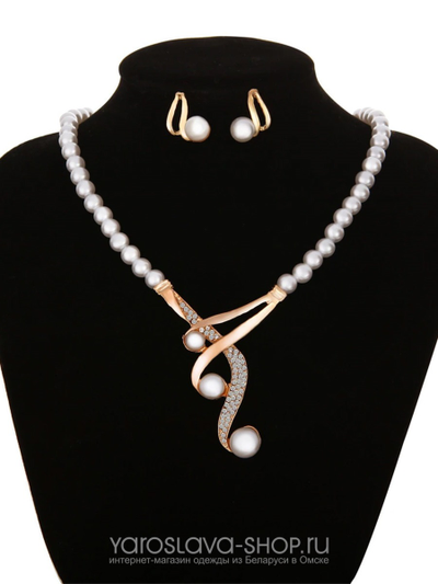 Набор: колье из жемчуга с подвесом и серьги-пусеты