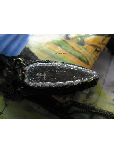 Белоснежка. Кулон по мотивам сказок братьев Гримм. Миниатюра из полимерной глины