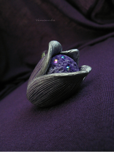 Кольцо "Цветок Сумерки". Кольцо в виде волшебного цветка со стразами Сваровски