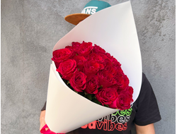 Букет красных роз 25 шт
