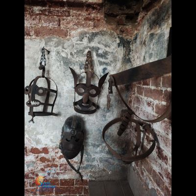 Экскурсия "Боровск. Тюремный замок. Картинная галерея им. Л. Киселевой. Иконописная мастерская" О добре и зле