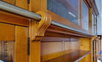 Библиотека модульная с центральной нишей под ТВ.