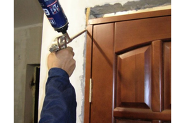 Монтаж двупольной распашной двери