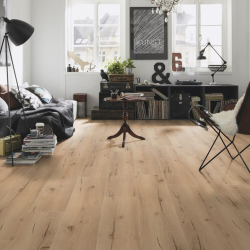 Биополы Purline Wineo 1200 wood XXL Announcing Fritz MLP271R в интерьере гостиной