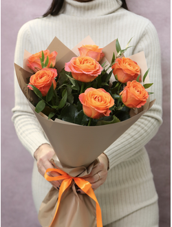 Букет из 7 роз с зеленью