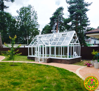 Базовая комплектация теплицы в английском стиле с холлом из стекала и алюминия ЕЛИЗАВЕТА 6000 х 3000 мм