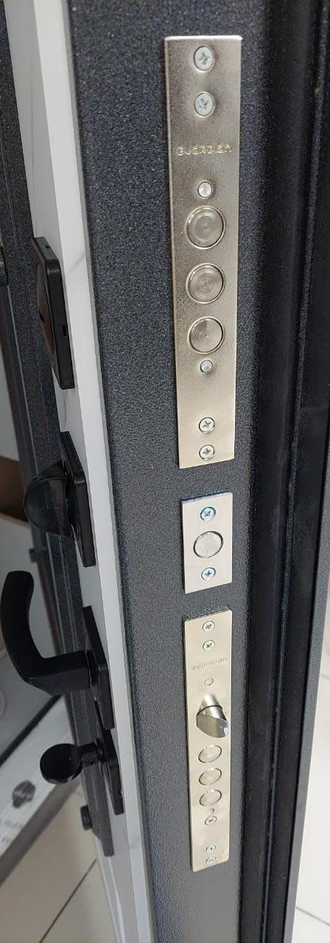 Металлическая входная дверь с ковкой «Виладж» мрамор натуральный