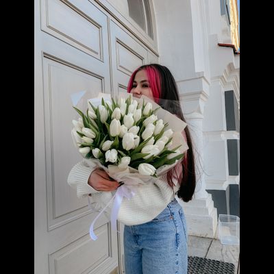 Белые тюльпаны Moon light 35 шт