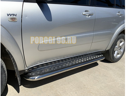 Пороги с накладным листом d53 для Toyota Rav4 (2000-2005)