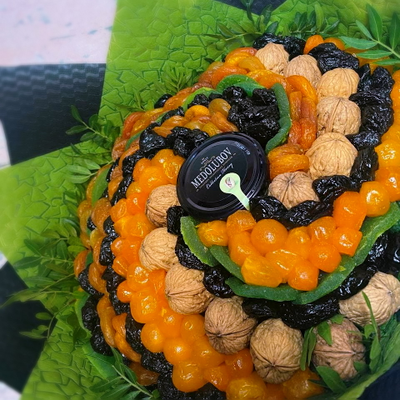 Букет из сухофруктов с крем-мёдом (зеленое оформление)