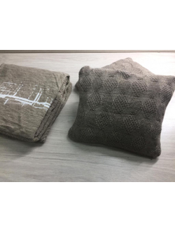 Подарочные наборы (2 подушки+ плед с лого) в упаковке "под ключ"