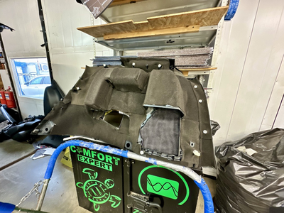 Шумоизоляция Toyota Fortuner / Тойота Фортунер