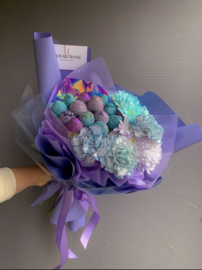 Букет с клубникой «Космос»