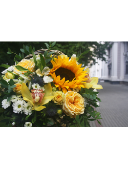 Корзина с подсолнухом