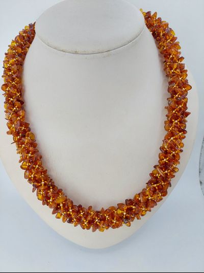 Колье "Жгут" из коньячного янтаря