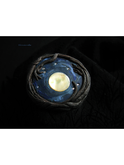 Однажды в полнолуние... Авторская брошь из полимерной глины с винтажным перламутром и стразами Swarovski