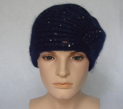 Синий берет с пайетками и асимметричными полосами Vizio Италия зима 2022 купить фото