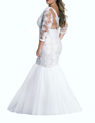 Свадебное вечернее платье большого размера с рукавами 3/4 и силуэтом русалка выполнено из кружевного