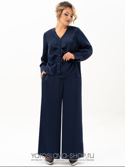 Нарядный брючный костюм в синем цвете