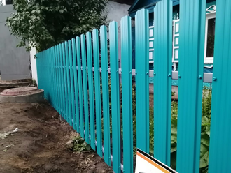 Забор из штакетника трапеция 0,45 мм Высота 2 м