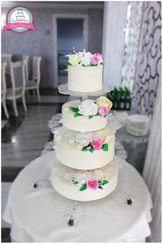 Торт свадебный на прозрачной подставке