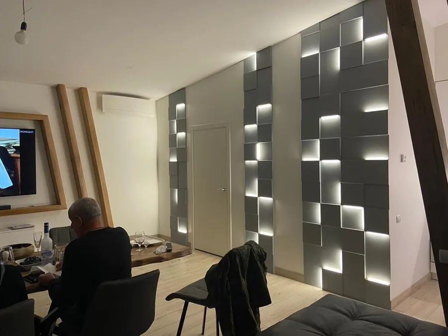 Смонтированные световые панели "LightUnit" в г.Дзержинский, Московская область. Размер панелей 250*250мм (толщины - 10, 20 и 30мм).