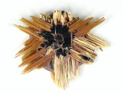 Редкость! Рутил свободного роста, сростки "звезды" золотистых игольчатых кристаллов на кристаллах гематита, Бразилия (25*21*3,5 мм, 2,3 г) №37915