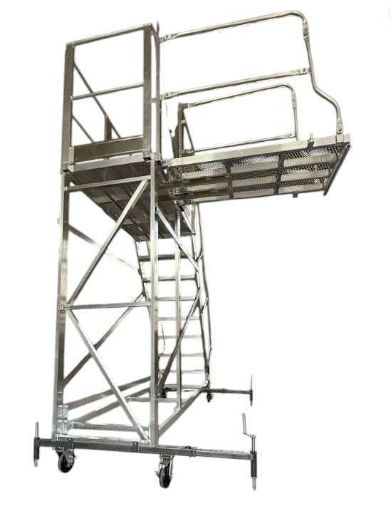 Лестница-платформа ЛС-2,4-МП с откидным трапом.