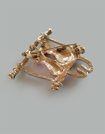 (АРТИКУЛ: 9300/90) БРОШКА ЖЕНСКАЯ "КОШКИ", СРЕДНЕГО РАЗМЕРА,  МЕТАЛЛ "ТЕМНОЕ ЗОЛОТО",  ТЕМНО-КРАСНАЯ И РОЗОВАЯ ЭМАЛЬ