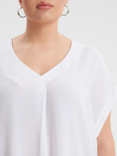 Топ белый с угловым вырезом