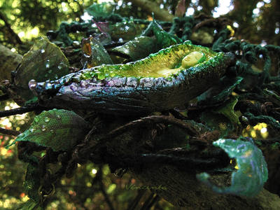 Волшебное колье "Дриада - Дух Живого Леса" с застывшими капельками и шёлковыми листьями