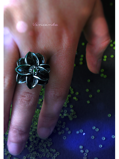 Необычное кольцо "Цветок из Долины Папоротников"