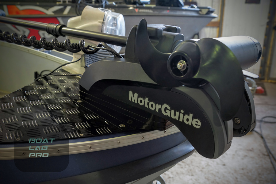 Установка якорной лебедки Minn Kota DeckHand 40 и троллингового мотора ...