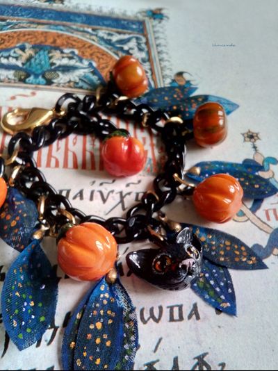 Браслет с тыковками и чёрным котом "Таинство сентября", необычное осеннее украшение