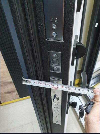 I-DOORS (РОССИЯ). 2МДФ/ ВЕРТИКАЛЬ-ЗЕРКАЛО/ СТАЛЬ 1,5 мм. ТРЕХКОНТУРНАЯ/ ГРАФИТ-ЗЕРКАЛО ЭМАЛИТ БЕЛЫЙ/ ПОВЫШЕННАЯ ВЗЛОМОСТОЙКОСТЬ