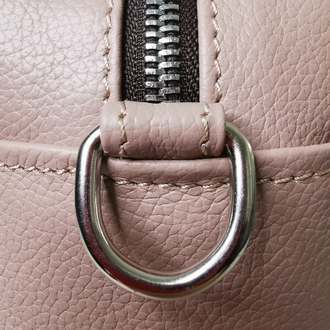 Круглая пудрово-розовая кожаная сумка Rond Pale Rose с двумя ремнями (тканевым и кожаным)