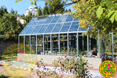 Теплица из стекла и алюминия в английском стиле Уэльс