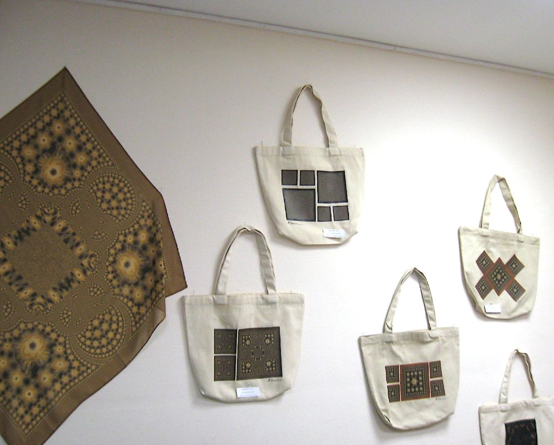 Коллекция шопперов "Волшебные мечты" от Наталии Смирновой. Выставка в библиотеке 216-1, Москва