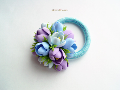 Резинка для волос с крокусами.