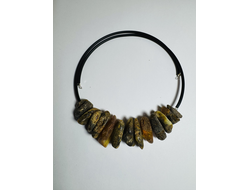 Колье на пружине из дикого янтаря  в ассортименте